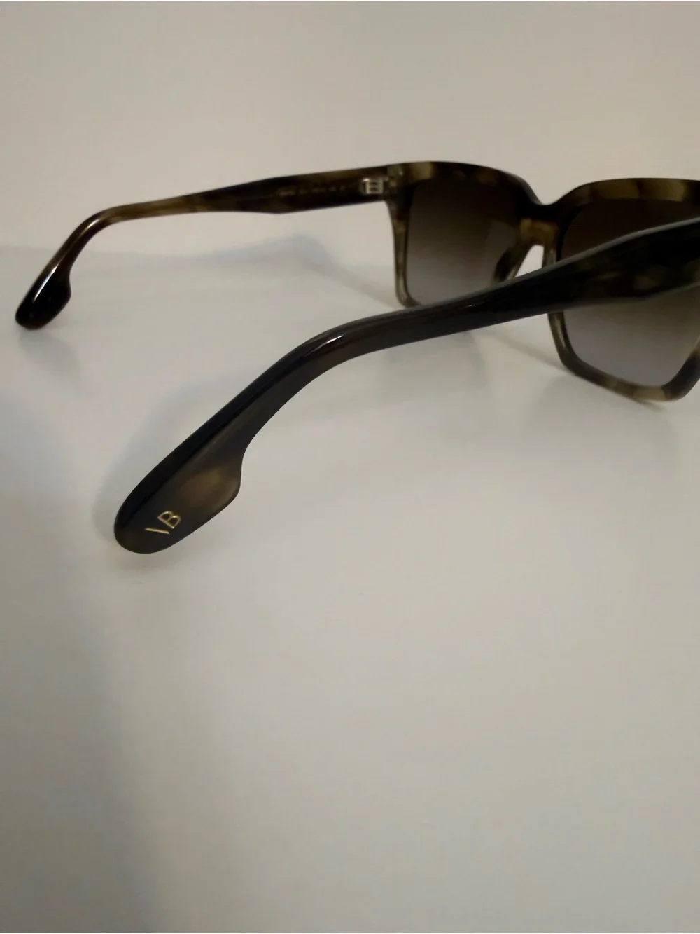 Victoria Beckham VB672S women’s  Sunglasses Square Tortoise Striped Khaki Havana